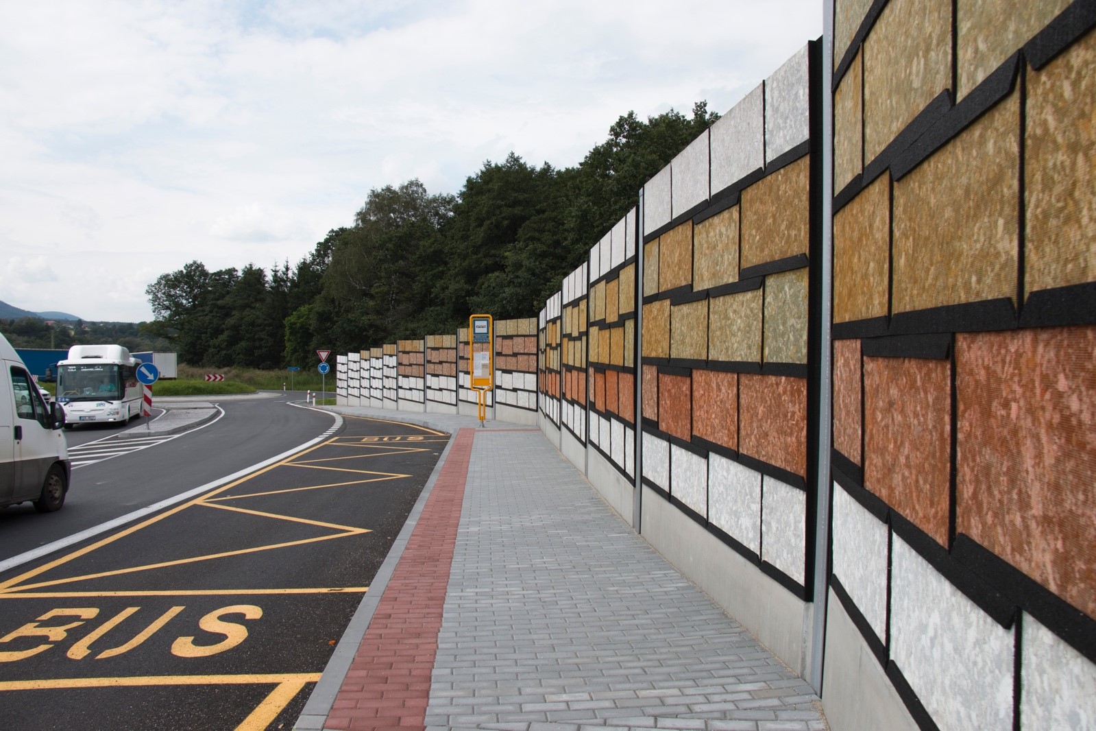 Protihlukové stěny pro silniční a železniční dopravu
